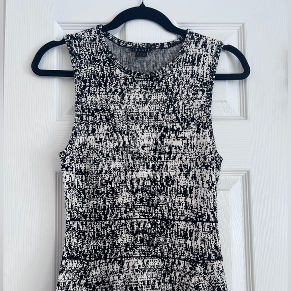 Theory Patterned Knit Dress - Picture 3 of 4